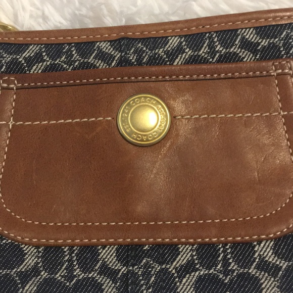 Coach Wristlet w Front Pocket & Embossed Hang tag - Picture 2 of 8